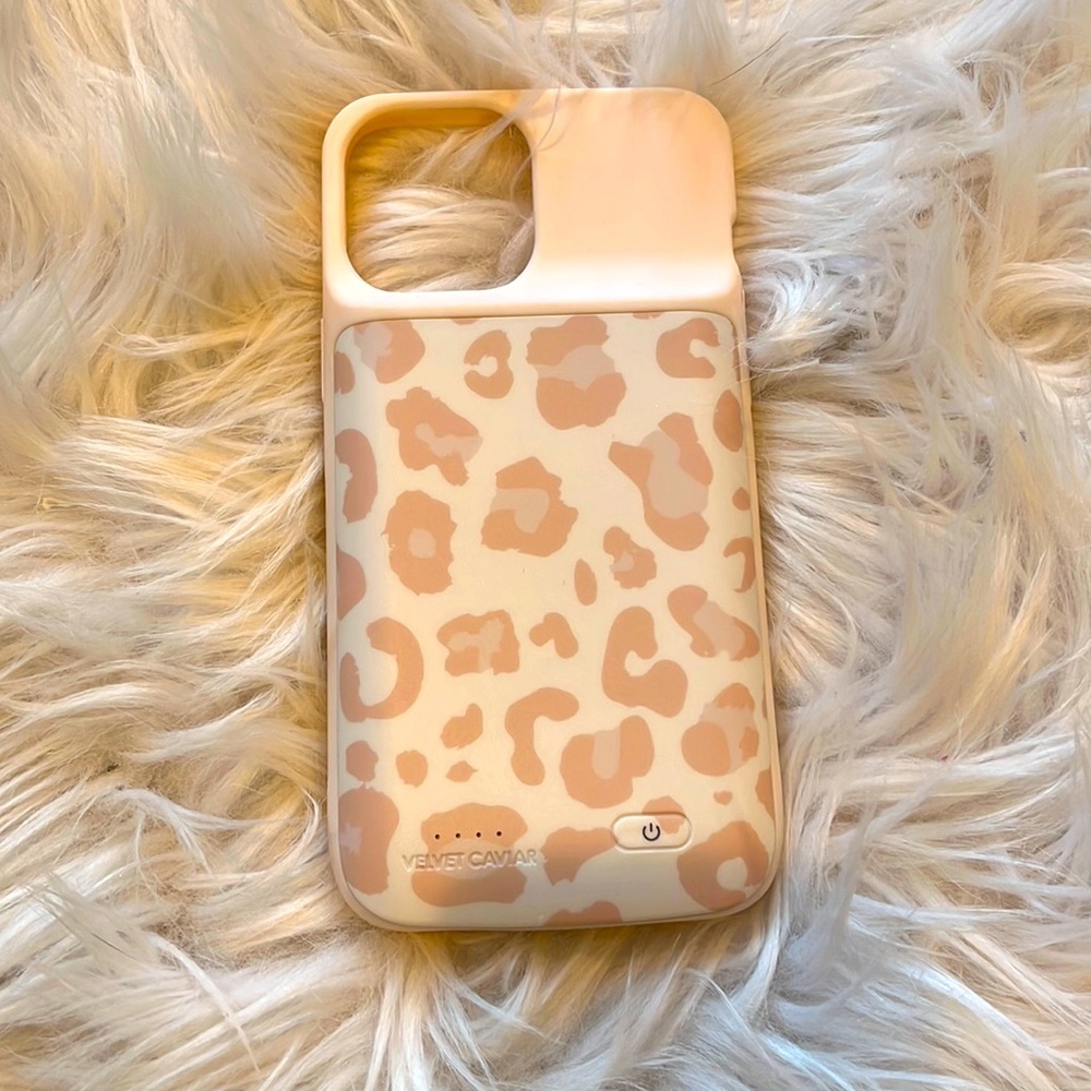 iPhone 12/13 Pro Max Velvet Caviar Pink Leopard Charging Case